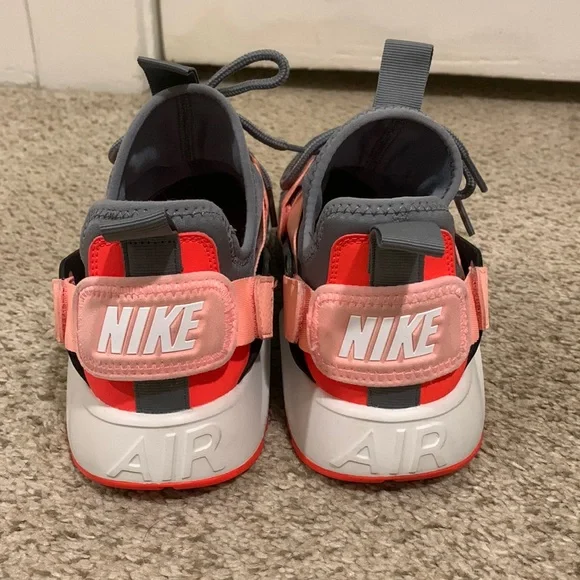 NIke Air Huarache City Low Running Shoes Women Size Cool Gray White Pink  Coral